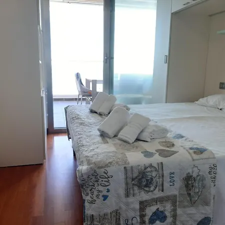 Riviera Palace - Trilo Sea Front- Premium בית נופש ג'וליאנובה