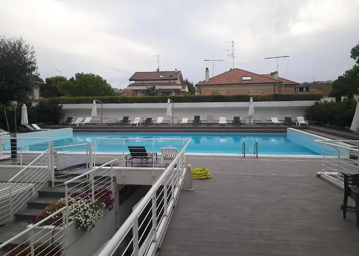 Riviera Palace - Trilo Sea Front- Premium ג'וליאנובה