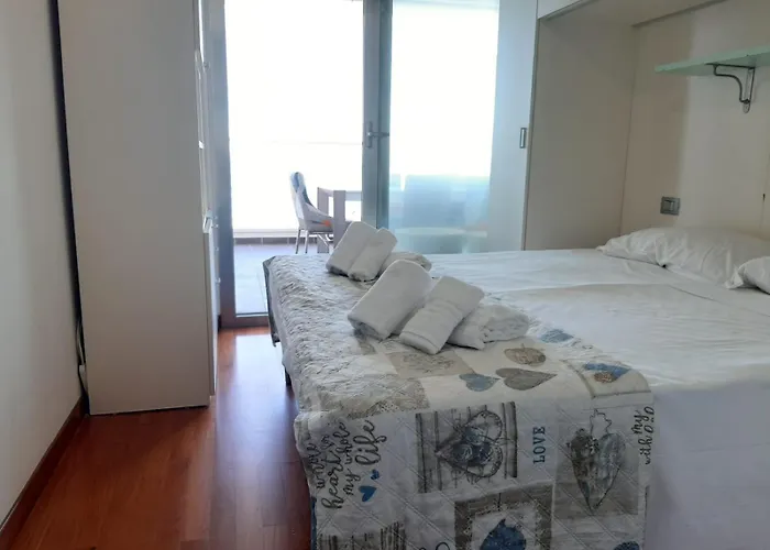 Riviera Palace - Trilo Sea Front- Premium בית נופש ג'וליאנובה