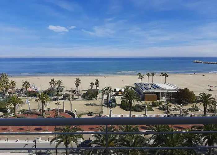 Riviera Palace - Trilo Sea Front- Premium בית נופש ג'וליאנובה