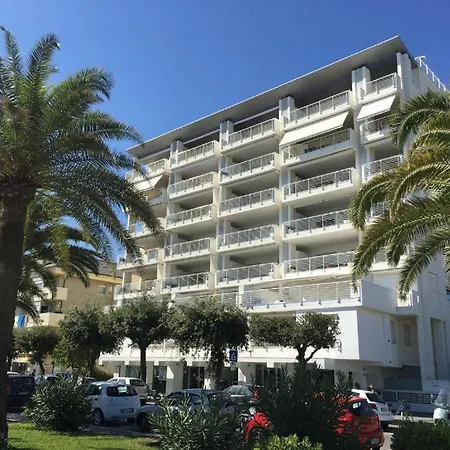 Riviera Palace - Trilo Sea Front- Premium Σπίτι διακοπών *