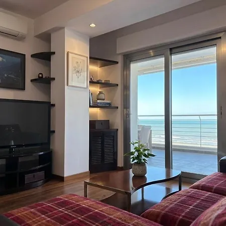 Riviera Palace - Trilo Sea Front- Premium Σπίτι διακοπών