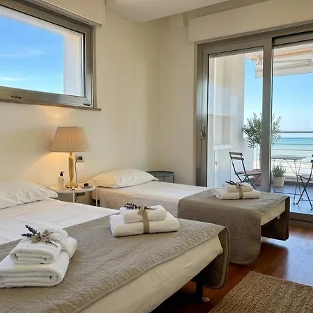 Riviera Palace - Trilo Sea Front- Premium Σπίτι διακοπών